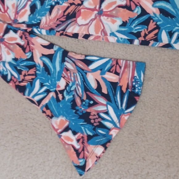 Palm Grove Petite Bell Sleeve Top - Picture 5 of 11